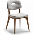 **Moderne eetstoel met houten poten en gestofferde zitting**